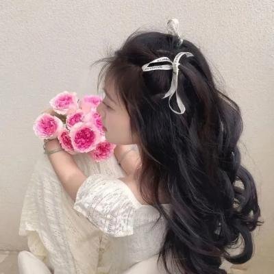 当红小花被曝与神秘男子同车离开，一个月演唱会后台画面流出